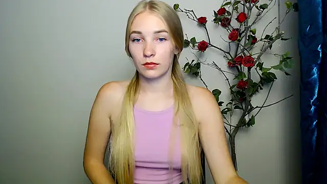 Snapshot of Queen_ofLove chatting on 09/23/25, 06:44 Queen ofLove online show from 09/23/25, 06:44