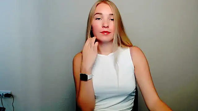 Snapshot of Queen_ofLove chatting on 10/10/25, 01:21 Queen ofLove online show from 10/10/25, 01:21