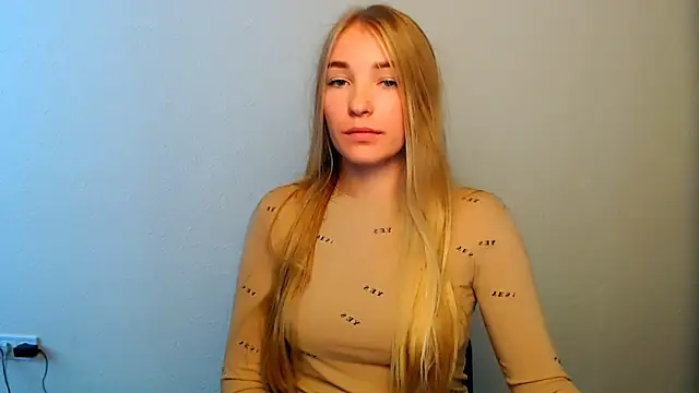 Snapshot of Queen_ofLove chatting on 10/12/25, 11:42 Queen ofLove online show from 10/12/25, 11:42