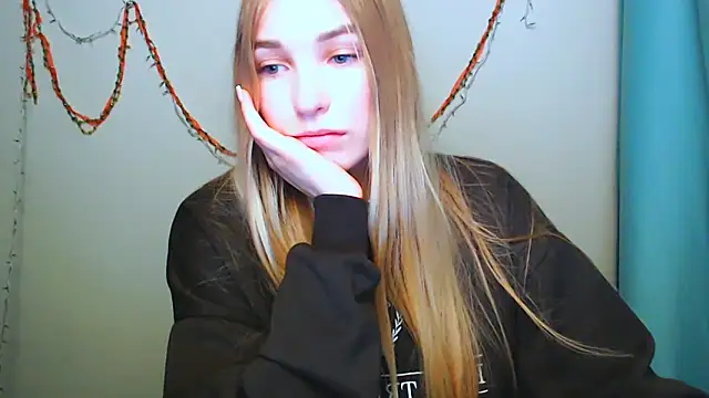 Queen ofLove online show from 12/14/25, 02:44