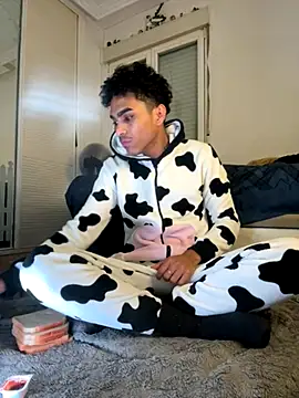 Ryan-hot online show from 11/22/25, 03:16