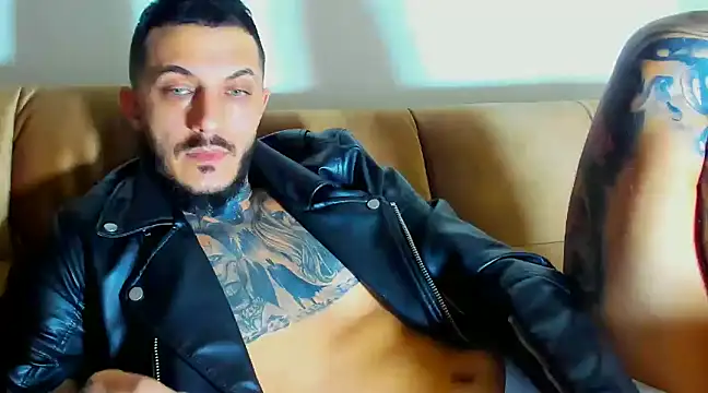 Snapshot of MentoXXL chatting on 01/03/25, 04:59 MentoXXL online show from 01/03/25, 04:59