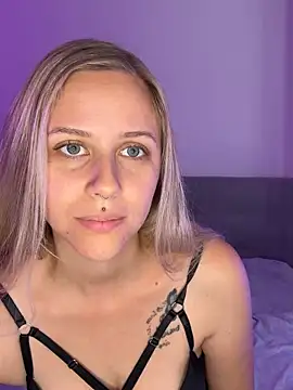 Snapshot of lunawolf21 chatting on 09/18/25, 06:26 lunawolf21 online show from 09/18/25, 06:26