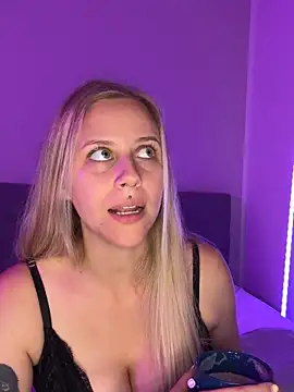 Snapshot of lunawolf21 chatting on 09/22/25, 06:26 lunawolf21 online show from 09/22/25, 06:26