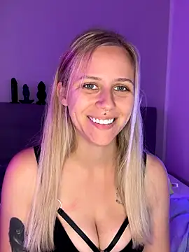 Snapshot of lunawolf21 chatting on 09/23/25, 06:38 lunawolf21 online show from 09/23/25, 06:38