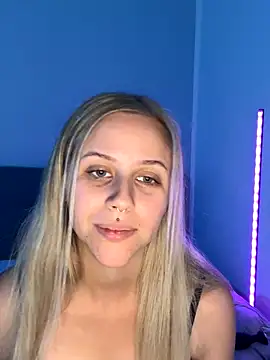 Snapshot of lunawolf21 chatting on 09/25/25, 06:28 lunawolf21 online show from 09/25/25, 06:28