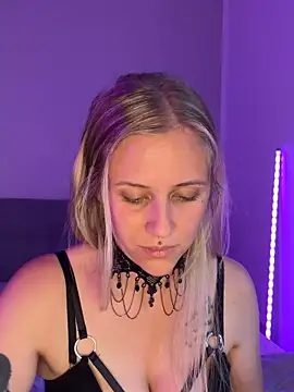 Snapshot of lunawolf21 chatting on 09/27/25, 08:52 lunawolf21 online show from 09/27/25, 08:52