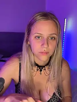 Snapshot of lunawolf21 chatting on 10/01/25, 07:42 lunawolf21 online show from 10/01/25, 07:42