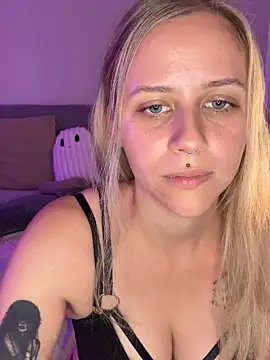 Snapshot of lunawolf21 chatting on 10/05/25, 09:07 lunawolf21 online show from 10/05/25, 09:07