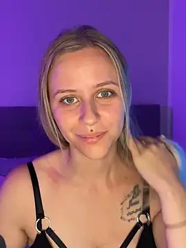 Snapshot of lunawolf21 chatting on 10/07/25, 06:21 lunawolf21 online show from 10/07/25, 06:21