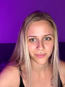 Snapshot of lunawolf21 chatting on 10/09/25, 06:39 lunawolf21 online show from 10/09/25, 06:39