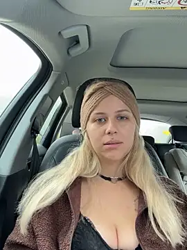 Snapshot of lunawolf21 chatting on 10/14/25, 07:20 lunawolf21 online show from 10/14/25, 07:20