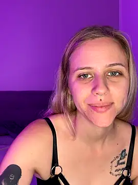 Snapshot of lunawolf21 chatting on 10/16/25, 06:25 lunawolf21 online show from 10/16/25, 06:25