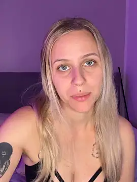 Snapshot of lunawolf21 chatting on 10/21/25, 06:47 lunawolf21 online show from 10/21/25, 06:47