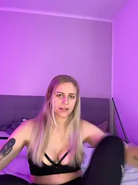 Snapshot of lunawolf21 chatting on 11/13/25, 07:40 lunawolf21 online show from 11/13/25, 07:40