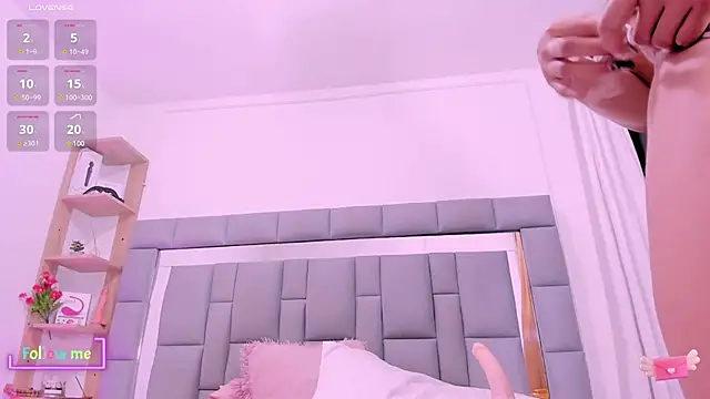 Snapshot of vivianne_scott chatting on 03/07/25, 12:01 vivianne scott online show from 03/07/25, 12:01