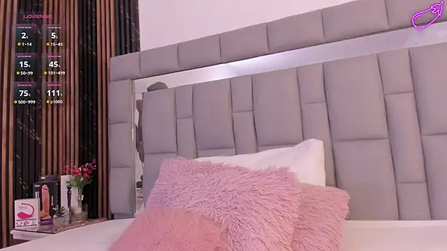 Snapshot of vivianne_scott chatting on 11/14/25, 12:04 vivianne scott online show from 11/14/25, 12:04