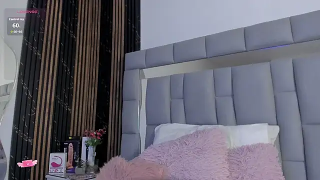 Snapshot of vivianne_scott chatting on 11/18/25, 12:20 vivianne scott online show from 11/18/25, 12:20