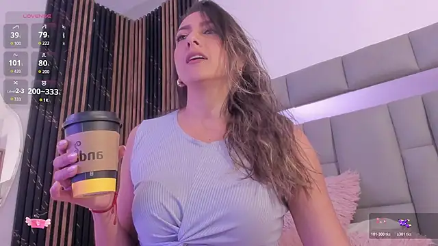 Snapshot of vivianne_scott chatting on 11/19/25, 12:05 vivianne scott online show from 11/19/25, 12:05