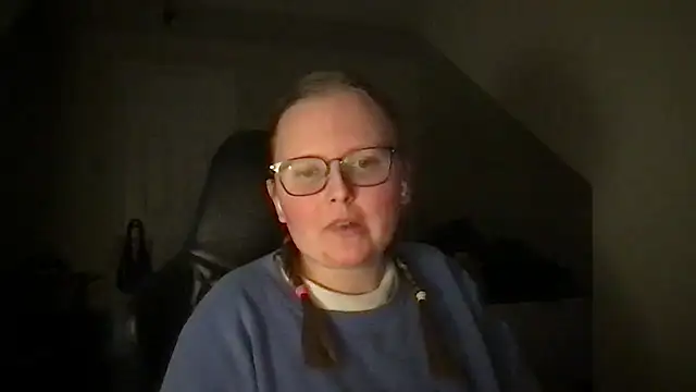 lexie lilacs online show from 02/17/25, 04:31