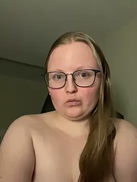 lexie lilacs online show from 02/28/25, 12:43