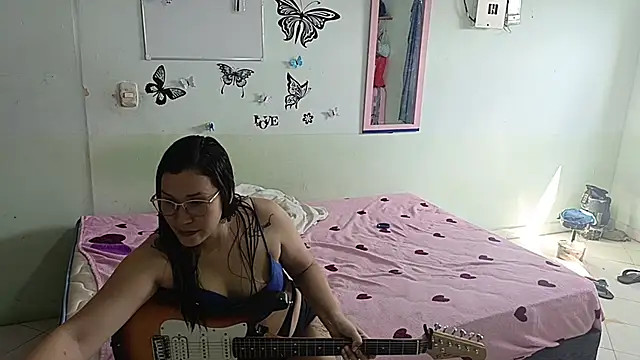 luxandracon23 online show from 02/11/25, 07:27