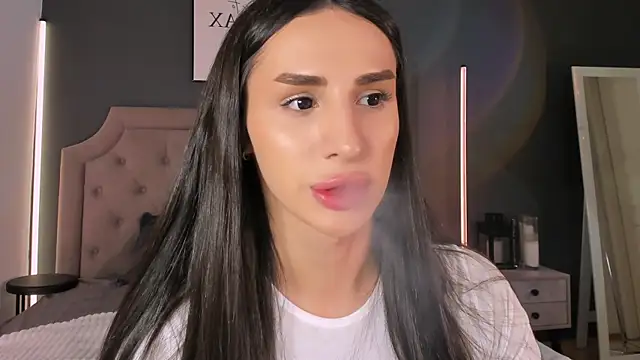 Snapshot of Kim_Oberlin_ chatting on 11/10/25, 04:17 Kim Oberlin online show from 11/10/25, 04:17