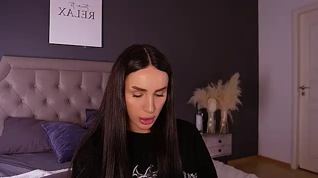 Snapshot of Kim_Oberlin_ chatting on 12/04/25, 11:30 Kim Oberlin online show from 12/04/25, 11:30