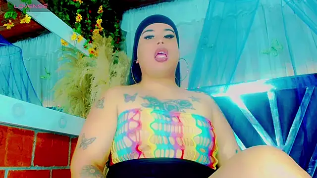 nauthyvalentina online show from 05/17/26, 06:04