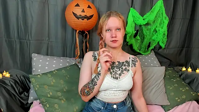 Snapshot of boostyboobs chatting on 10/28/25, 03:10 boostyboobs online show from 10/28/25, 03:10