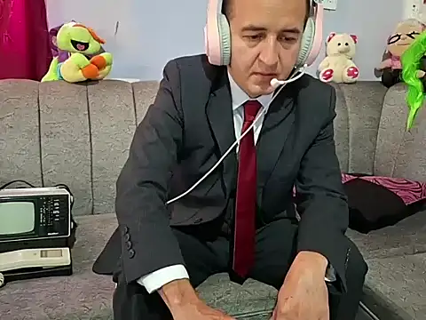 Snapshot of yazforeSolo chatting on 09/15/25, 02:17 yazforeSolo online show from 09/15/25, 02:17