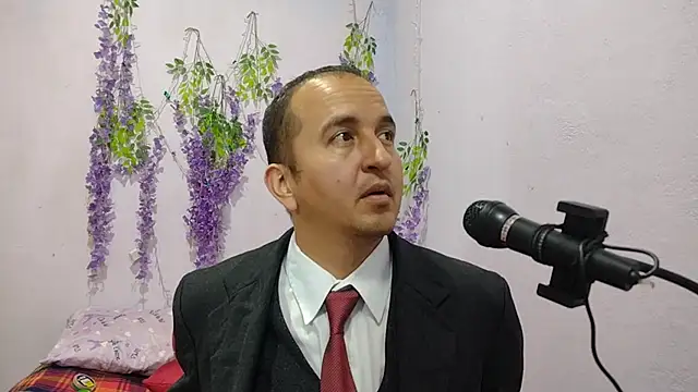 Snapshot of yazforeSolo chatting on 09/19/25, 02:18 yazforeSolo online show from 09/19/25, 02:18