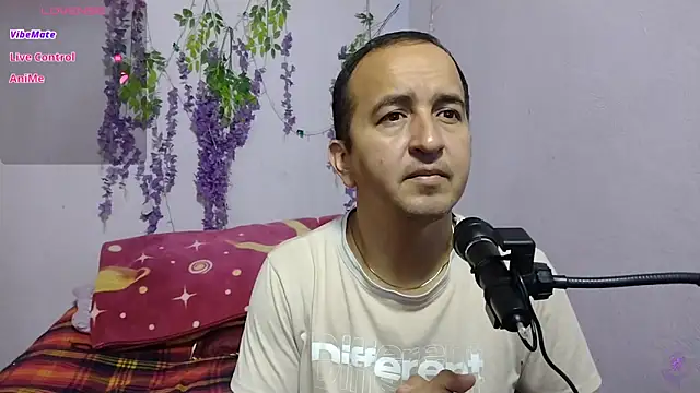 Snapshot of yazforeSolo chatting on 09/26/25, 01:37 yazforeSolo online show from 09/26/25, 01:37