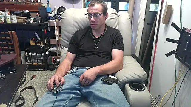 ScubaStevex online show from 11/04/25, 06:07