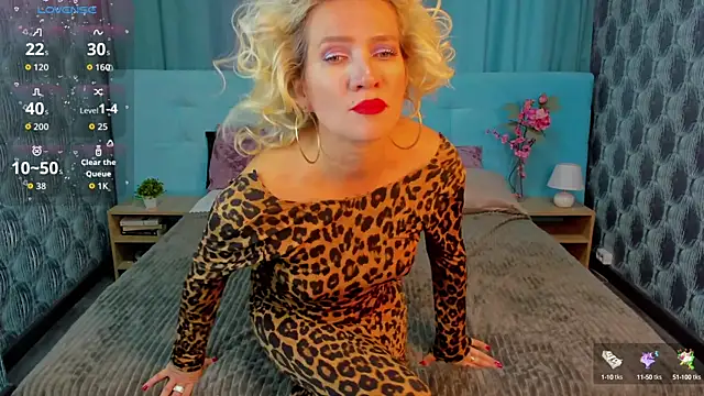 Snapshot of Luna__Lewis chatting on 10/08/25, 08:12 Luna  Lewis online show from 10/08/25, 08:12