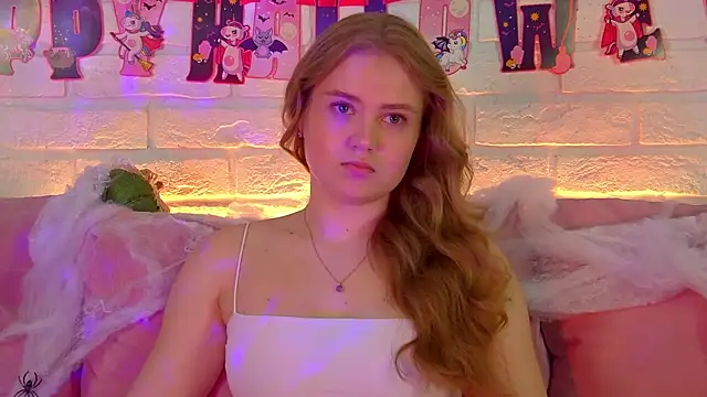 Snapshot of SelinSwarovski chatting on 10/28/25, 07:05 SelinSwarovski online show from 10/28/25, 07:05