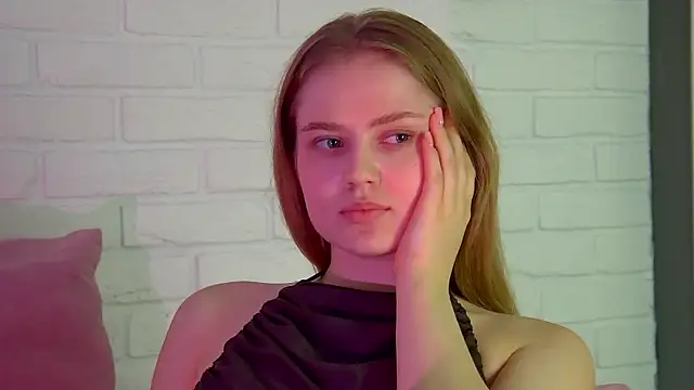 Snapshot of SelinSwarovski chatting on 11/12/25, 06:14 SelinSwarovski online show from 11/12/25, 06:14