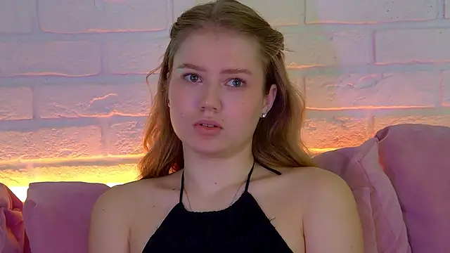 Snapshot of SelinSwarovski chatting on 11/17/25, 09:09 SelinSwarovski online show from 11/17/25, 09:09