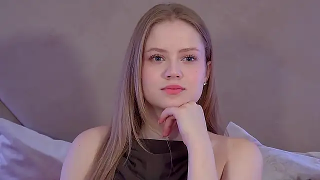 Snapshot of SelinSwarovski chatting on 12/01/25, 04:23 SelinSwarovski online show from 12/01/25, 04:23