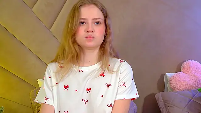 Snapshot of SelinSwarovski chatting on 12/14/25, 04:34 SelinSwarovski online show from 12/14/25, 04:34