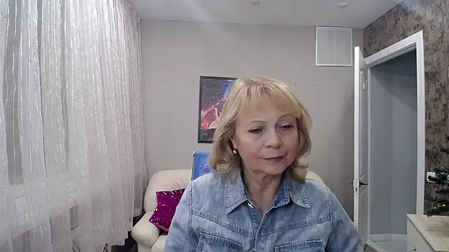 Milla Cutie18 online show from 12/13/24, 06:31