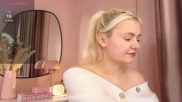 Snapshot of Maybe_Baby_ chatting on 12/07/24, 11:18 Maybe Baby online show from 12/07/24, 11:18