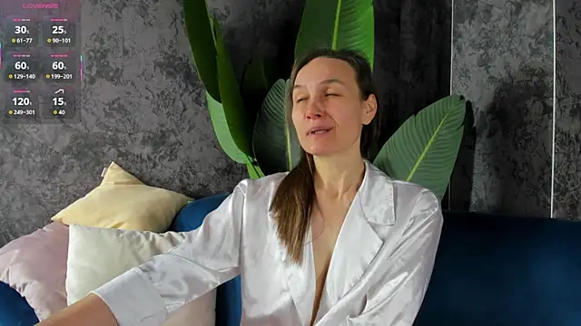 Snapshot of Lillian_White chatting on 12/01/25, 12:04 Lillian White online show from 12/01/25, 12:04