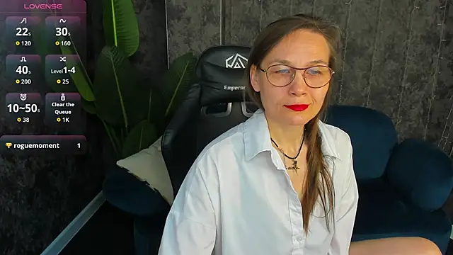 Lillian White online show from 05/20/26, 01:01