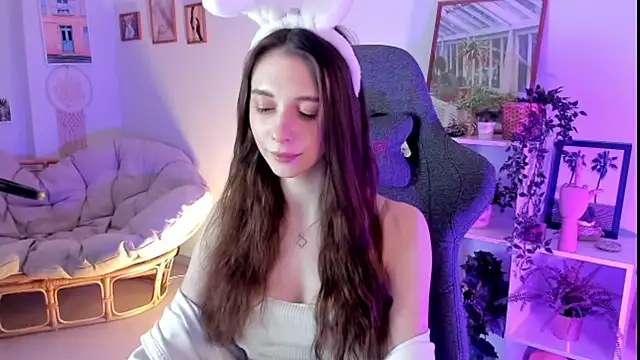 AveAngela online show from 12/22/24, 09:22