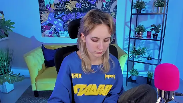 LuxRayi online show from 02/20/25, 09:20