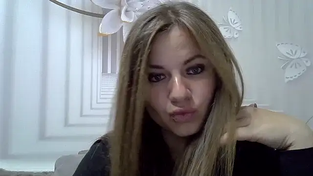 Snapshot of TinaFun4u chatting on 10/12/25, 02:43 TinaFun4u online show from 10/12/25, 02:43