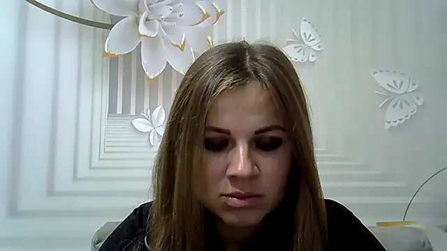 Snapshot of TinaFun4u chatting on 11/15/25, 08:27 TinaFun4u online show from 11/15/25, 08:27