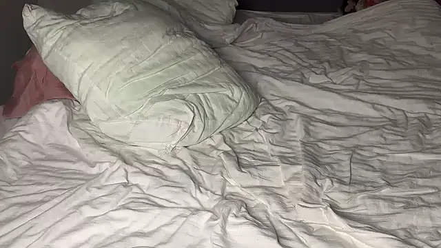 fluffy bunnyxxx online show from 10/18/25, 08:42