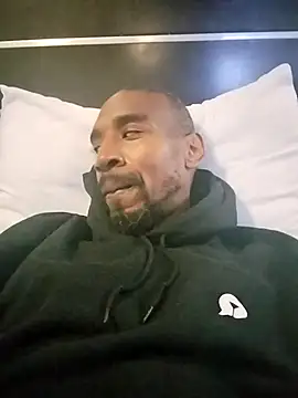 Snapshot of ElJudah7 chatting on 11/17/25, 02:17 ElJudah7 online show from 11/17/25, 02:17